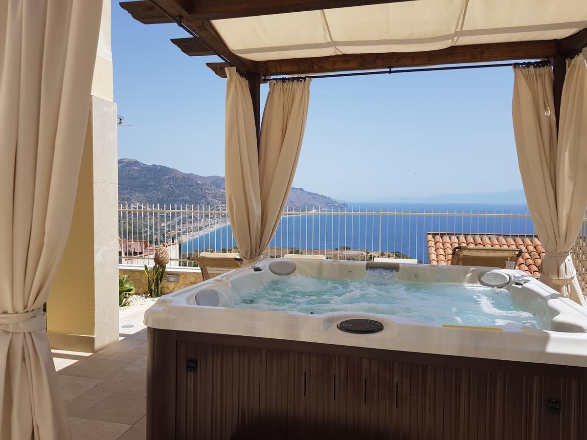 Le - * Taormina