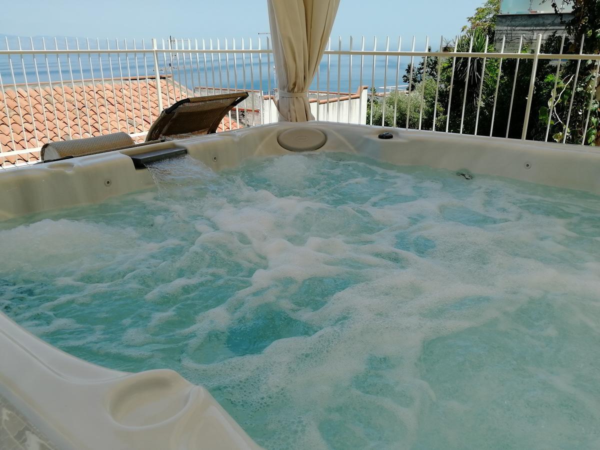 Le - * Taormina